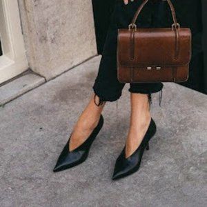 CELINE V-neck Pumps in Black